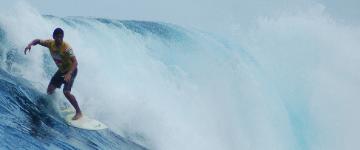 Shipwrecka surf break, Nusa Lembongan. Bali