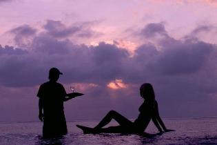 Cocktail time on Sunset Beach, Nusa Lembongan Resort Hotel