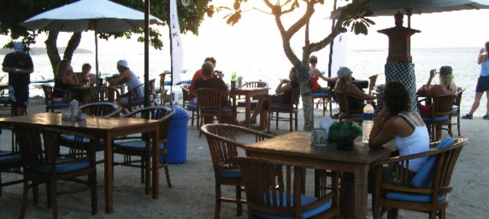 Mainski Lembongan Resort Hotel, Nusa lembongan, Bali. - Happy Hour.