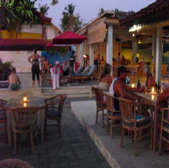 Poolside dining at Mainski. Nusa Lembongan Hotel