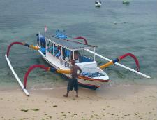 Nusa Lembongan, Bali - tour boat.